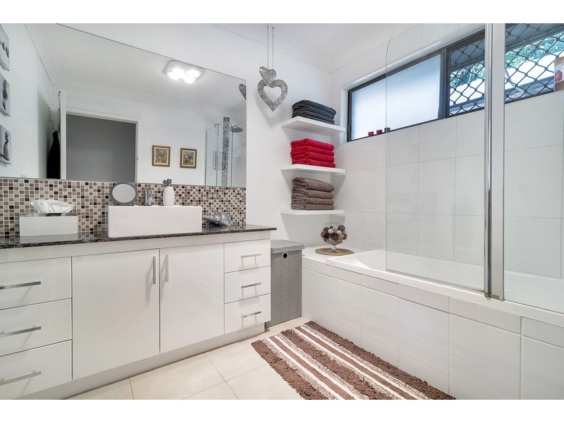 3  Outlook Crescent, Blue Mountain Heights QLD 4350