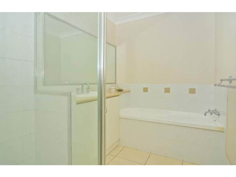 2/448 Alderley Street, Harristown QLD 4350