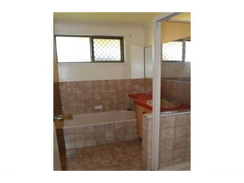 18 Banksia Street, Newtown QLD 4350