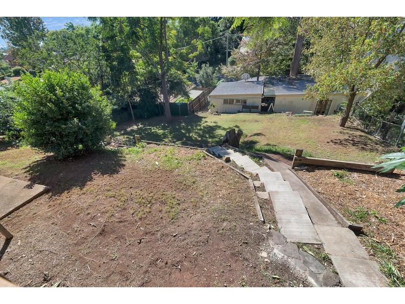 5 Spies Court, Mount Lofty QLD 4350