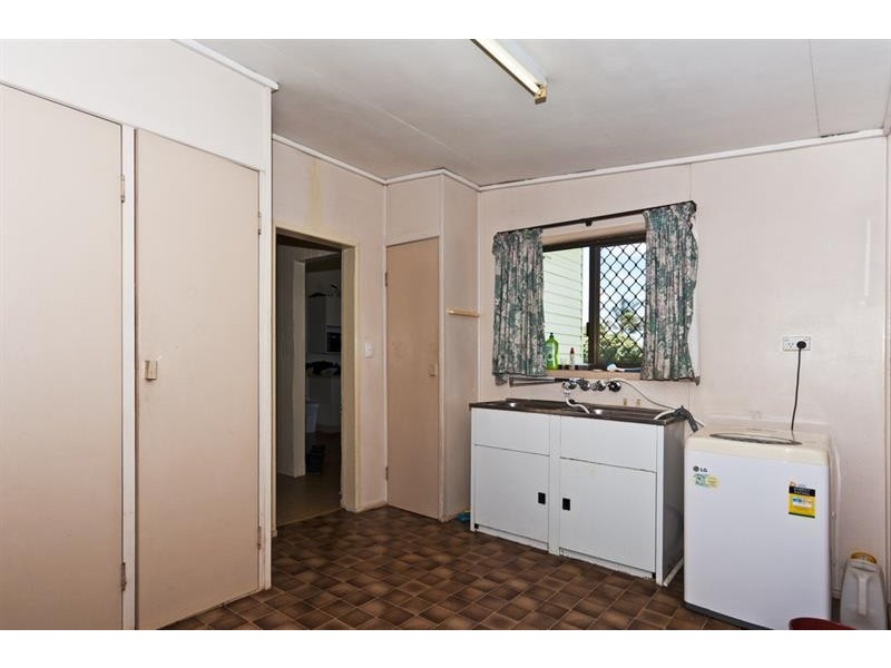 489 Tor Street, Newtown QLD 4350