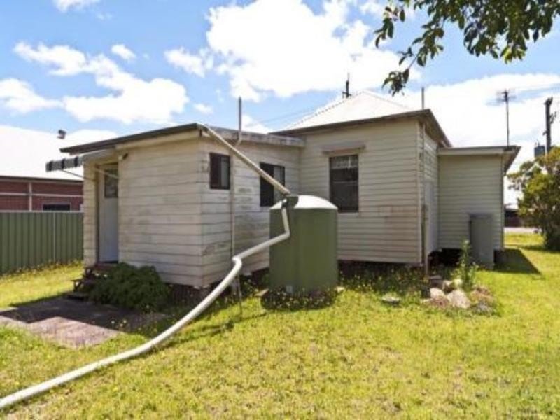 489 Tor Street, Newtown QLD 4350