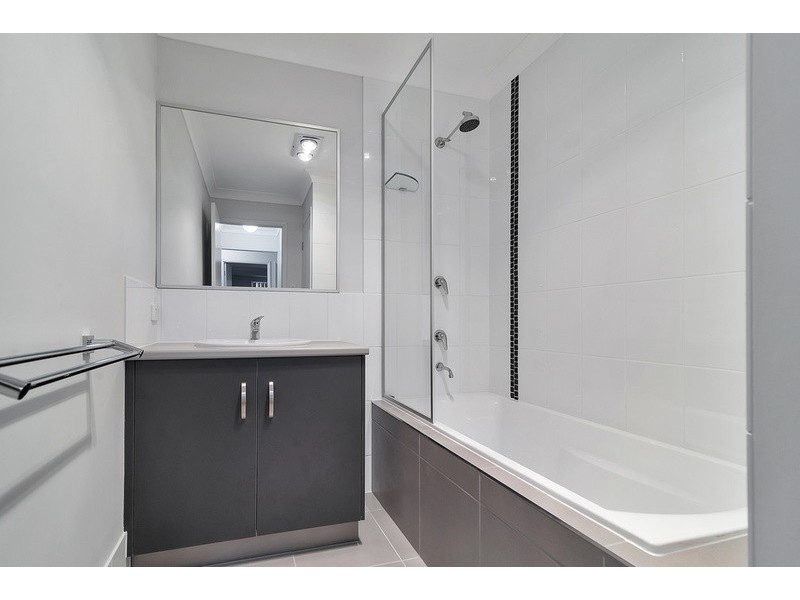 2/1 Carlin Street, Glenvale QLD 4350