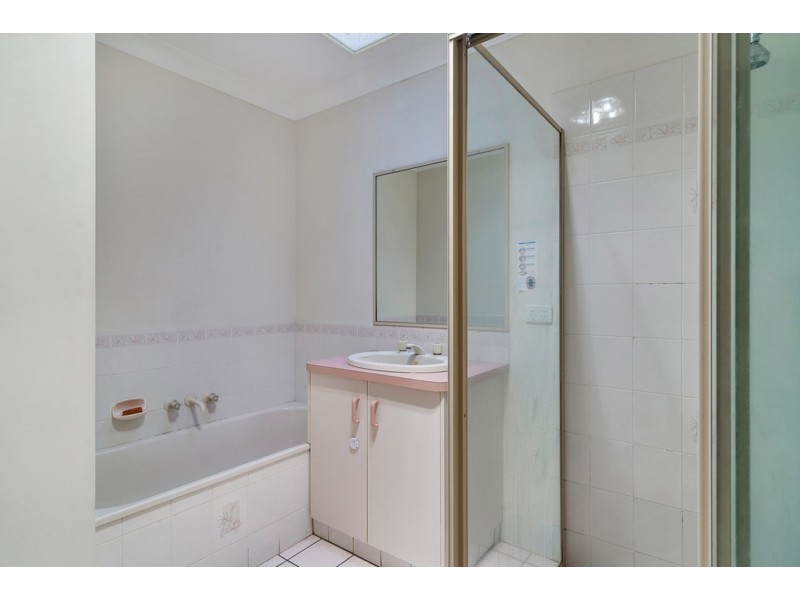 1/420 West Street, Kearneys Spring QLD 4350