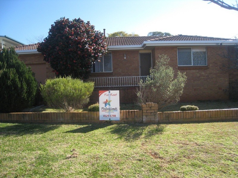 19 Skehan Street, Centenary Heights QLD 4350