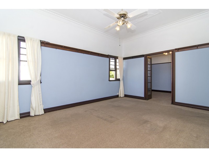 11 Anzac Avenue, Newtown QLD 4350
