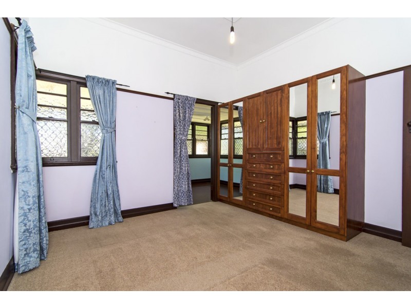 11 Anzac Avenue, Newtown QLD 4350