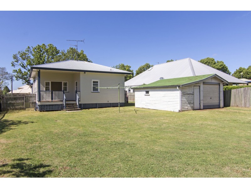 11 Anzac Avenue, Newtown QLD 4350