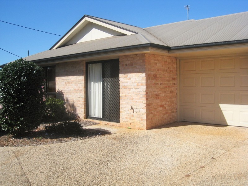 1/249 New England Highway, Harlaxton QLD 4350