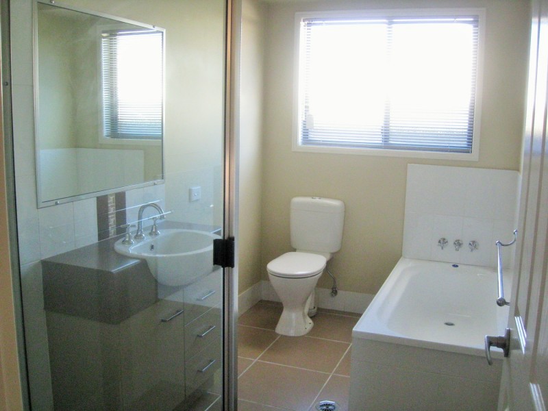 1/249 New England Highway, Harlaxton QLD 4350