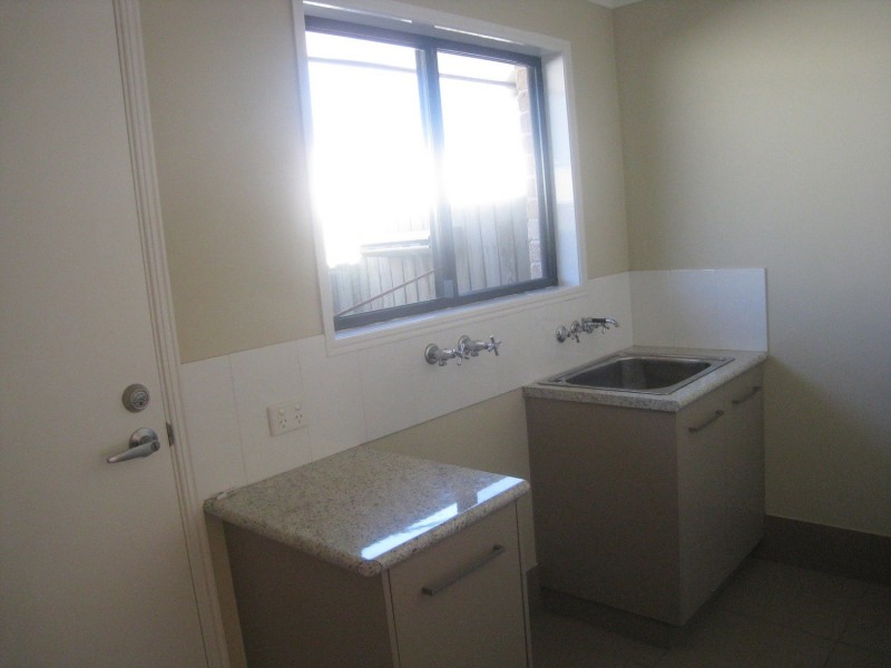 1/249 New England Highway, Harlaxton QLD 4350