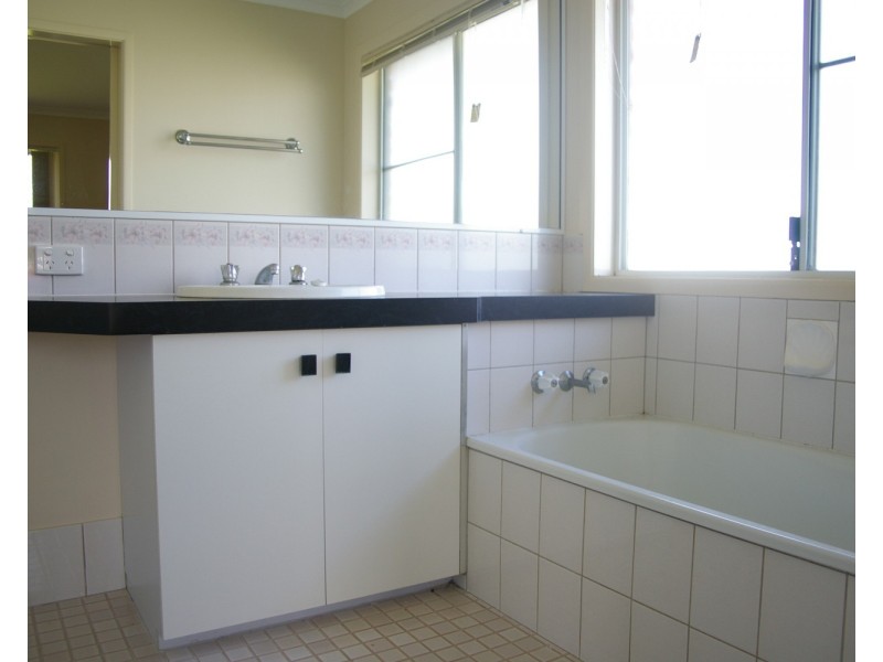 3 Sullivan Street, Kearneys Spring QLD 4350