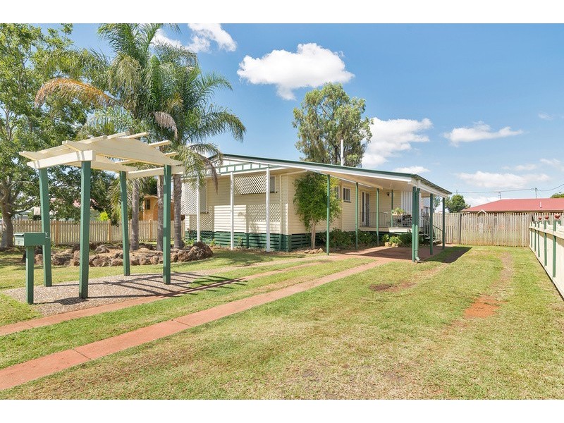 27 Delray Street, Oakey QLD 4401