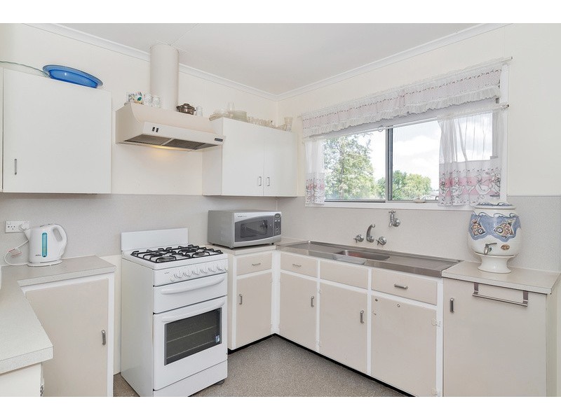 27 Delray Street, Oakey QLD 4401