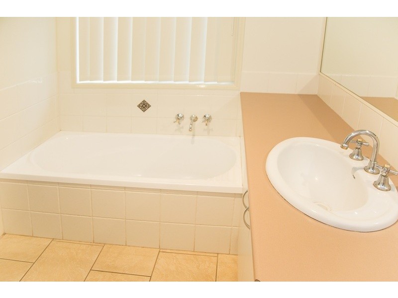 1a Eileen Street, Harristown QLD 4350