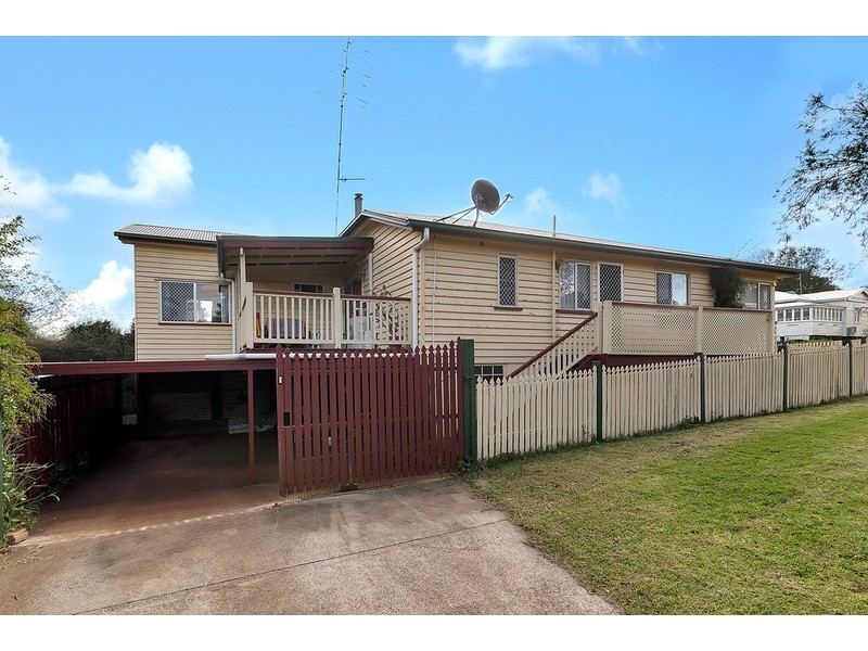 12 Lochel Street, Mount Lofty QLD 4350