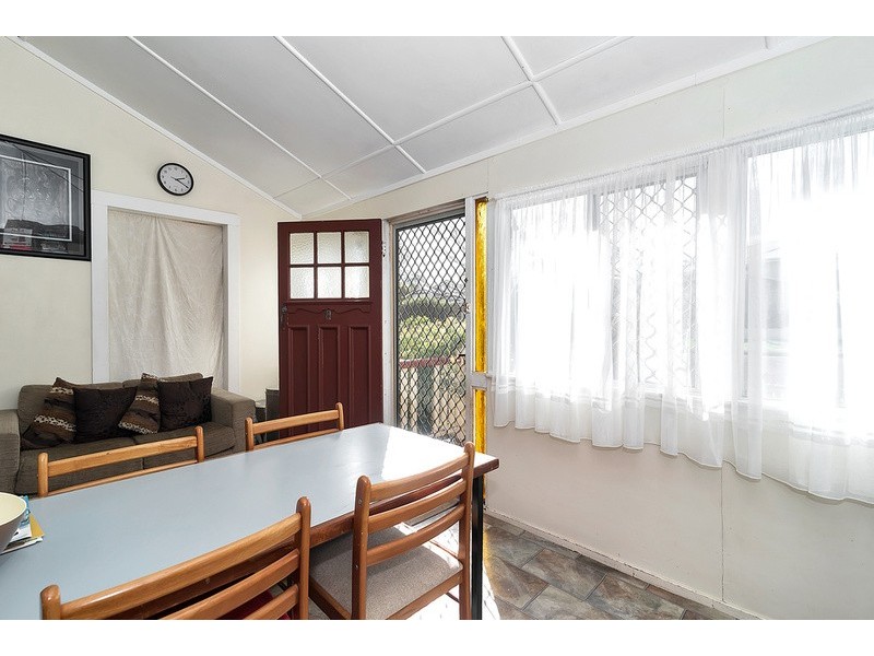 12 Lochel Street, Mount Lofty QLD 4350