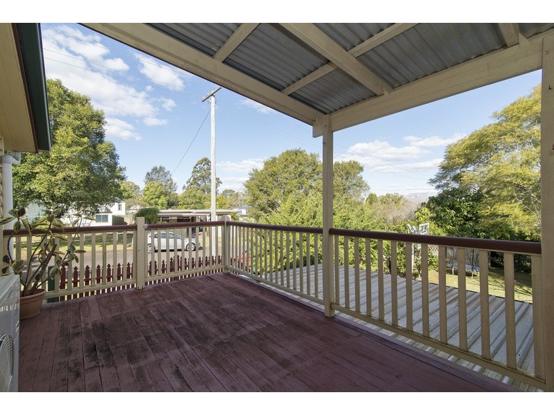 12 Lochel Street, Mount Lofty QLD 4350