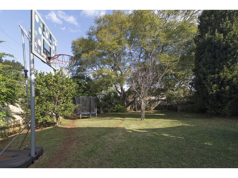 12 Lochel Street, Mount Lofty QLD 4350