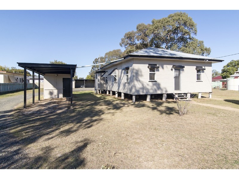 1 Morton Street, Oakey QLD 4401