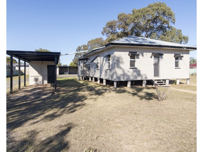 1 Morton Street, Oakey QLD 4401
