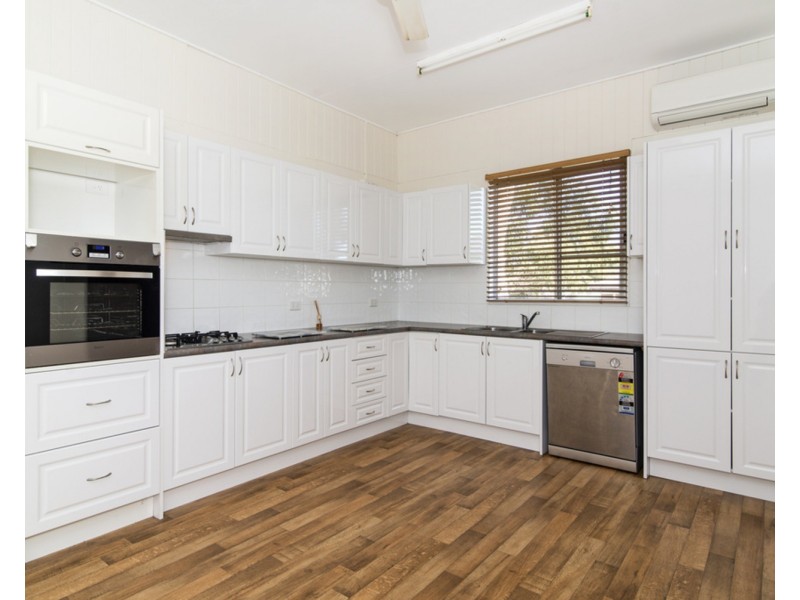 1 Morton Street, Oakey QLD 4401