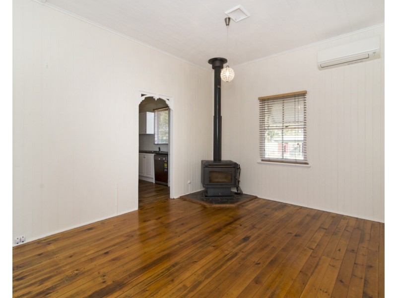 1 Morton Street, Oakey QLD 4401