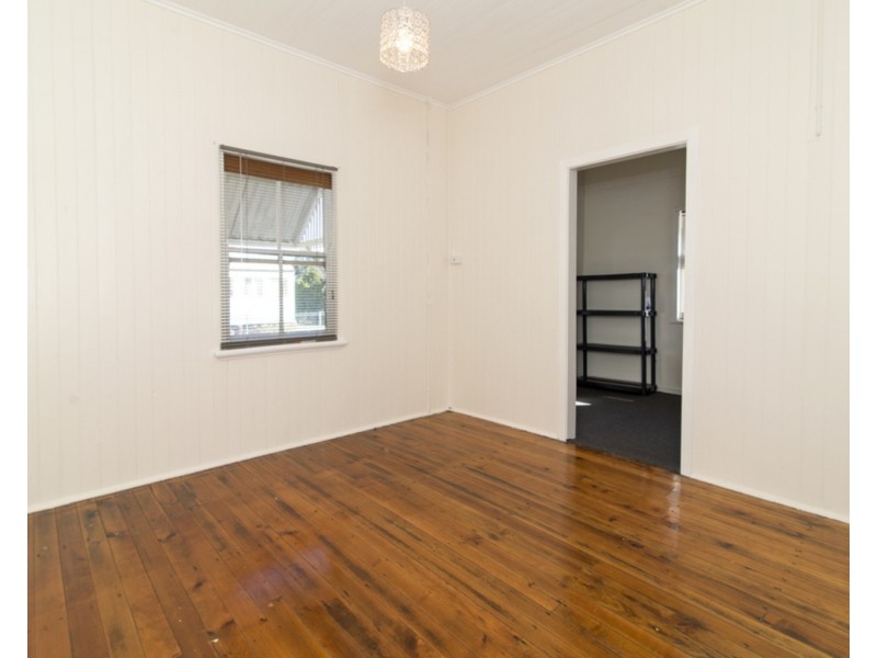 1 Morton Street, Oakey QLD 4401