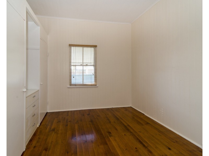 1 Morton Street, Oakey QLD 4401