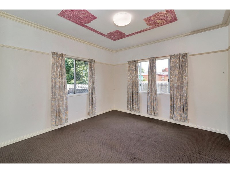 180 Holberton Street, Newtown QLD 4350