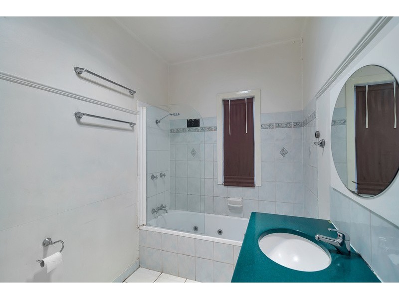 180 Holberton Street, Newtown QLD 4350