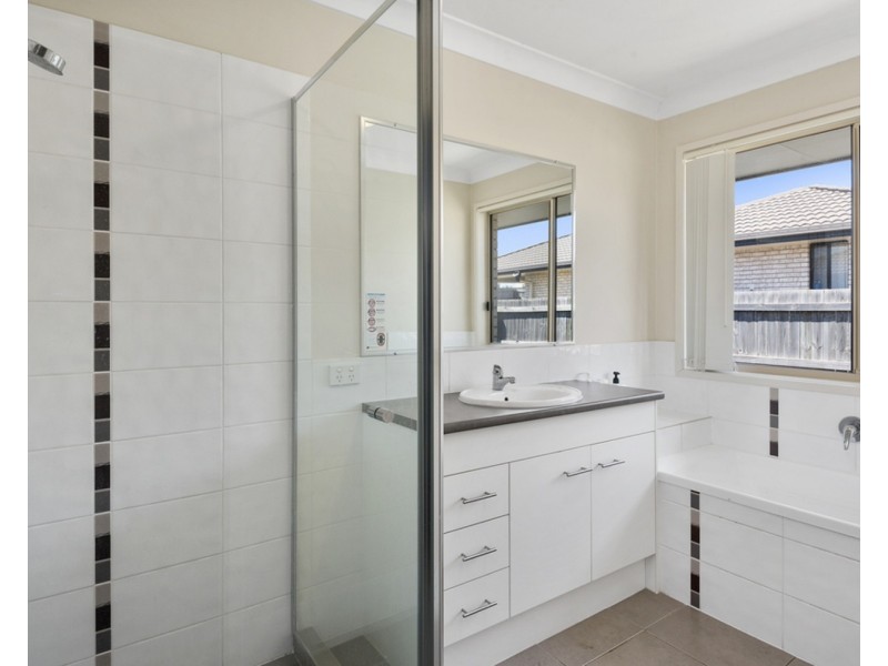 38 Newman Road, Wyreema QLD 4352