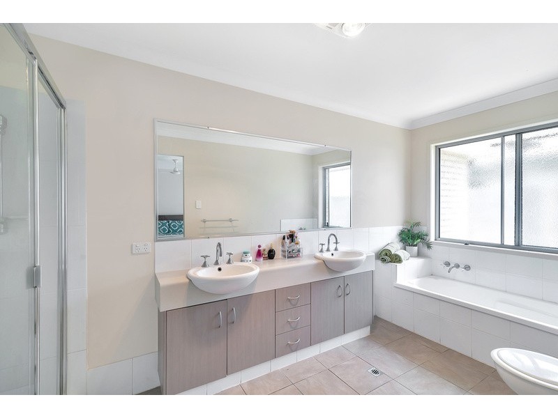 4 High Court Drive, Wilsonton QLD 4350