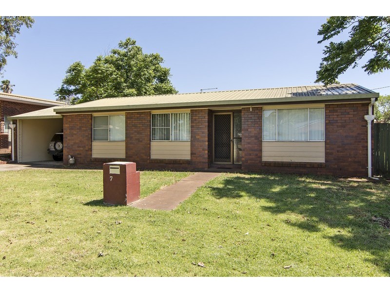 7 Wine Drive, Wilsonton Heights QLD 4350
