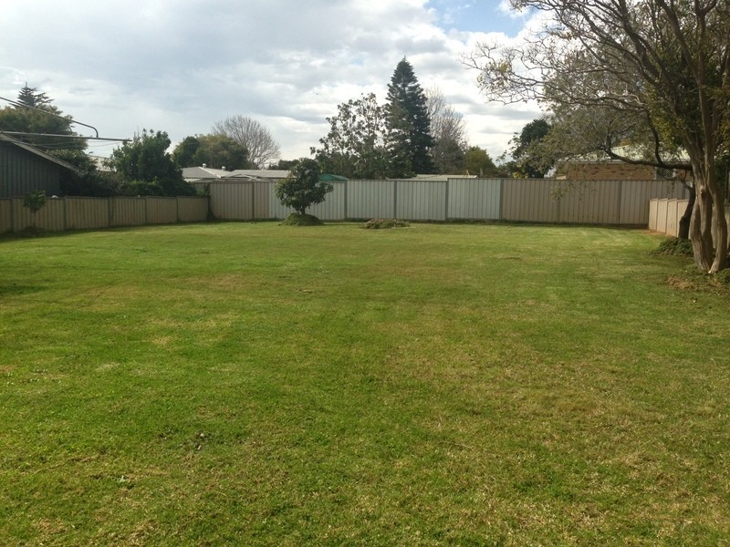 18 Yaldwyn Street, Harristown QLD 4350