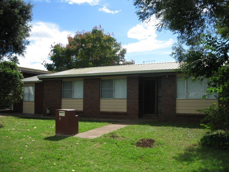 7 Wine Drive, Wilsonton Heights QLD 4350