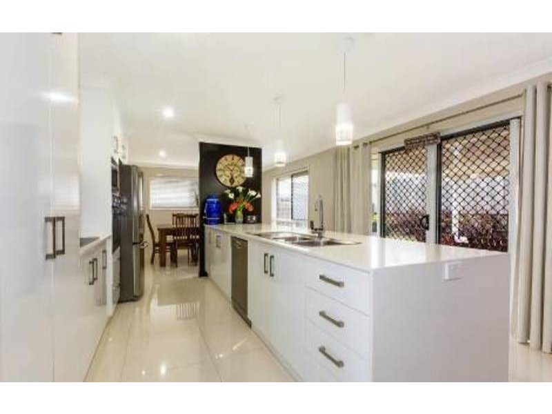 4 Chainey Court, Glenvale QLD 4350