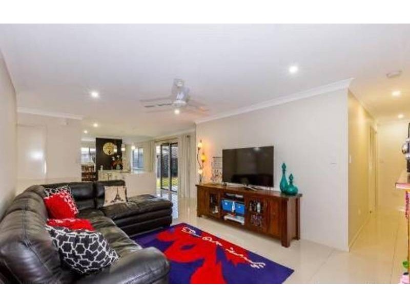 4 Chainey Court, Glenvale QLD 4350