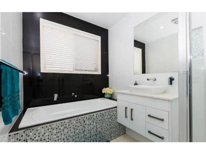 4 Chainey Court, Glenvale QLD 4350