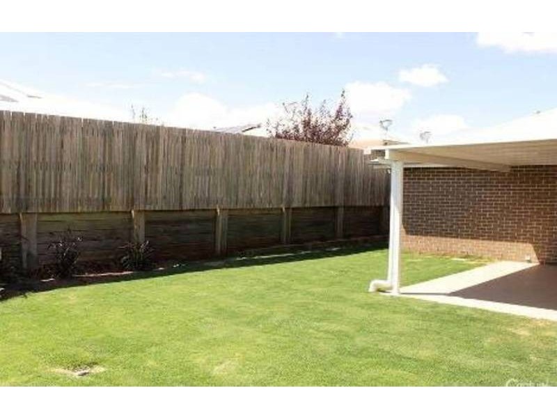 4 Chainey Court, Glenvale QLD 4350