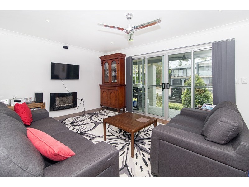 16 Barrymount Crescent, Mount Lofty QLD 4350