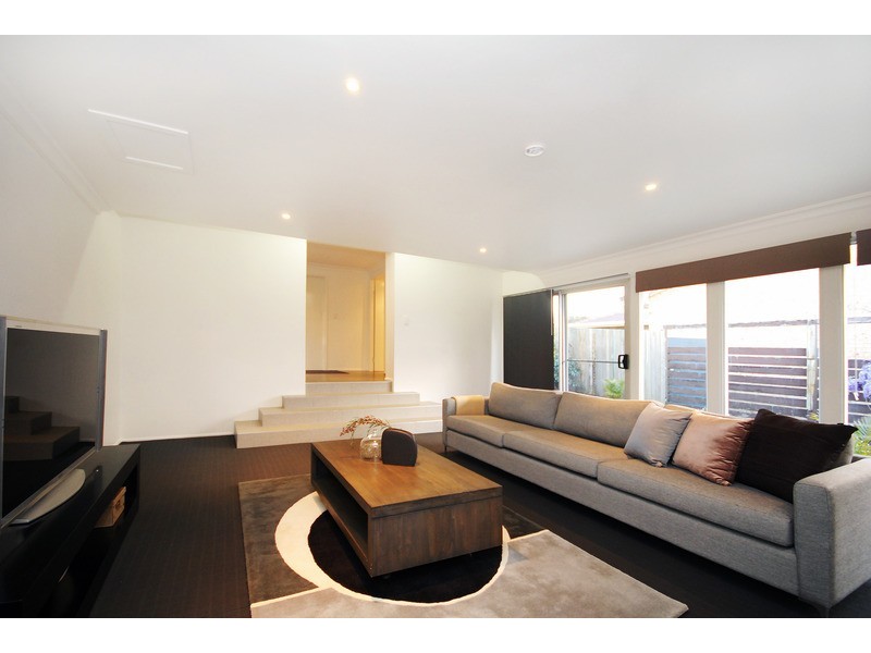 16 Barrymount Crescent, Mount Lofty QLD 4350