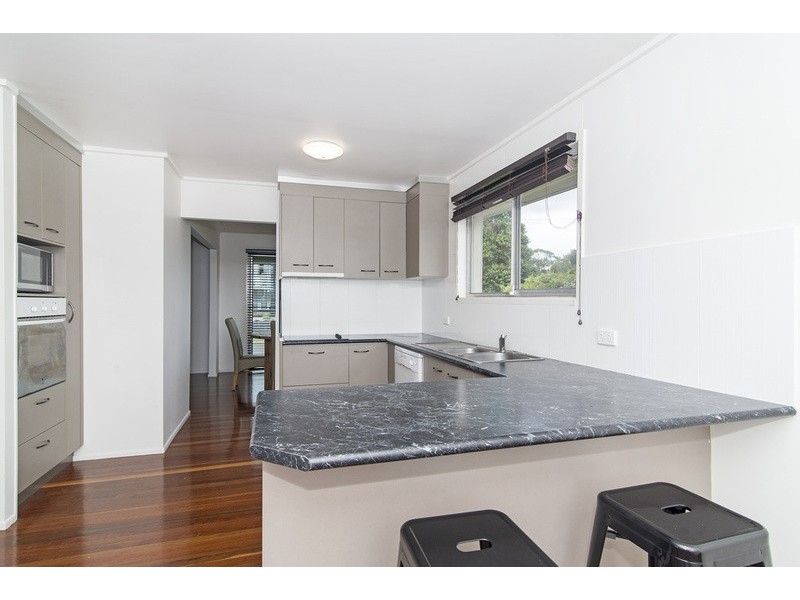 16 Barrymount Crescent, Mount Lofty QLD 4350