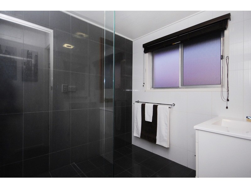 16 Barrymount Crescent, Mount Lofty QLD 4350