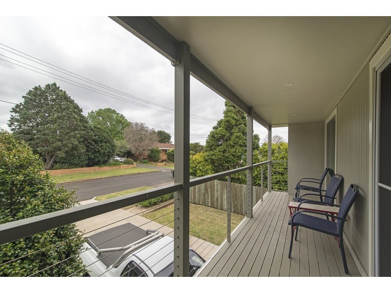 16 Barrymount Crescent, Mount Lofty QLD 4350