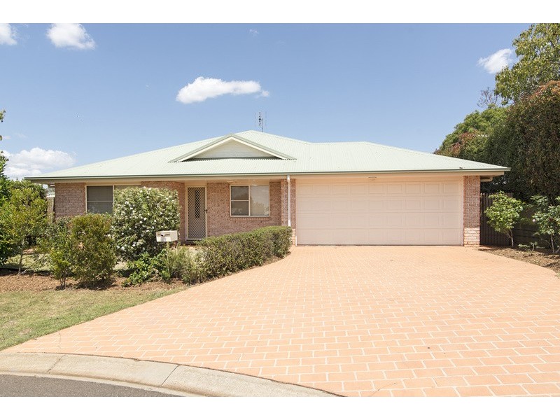 11 Hillcrest Court, Kearneys Spring QLD 4350