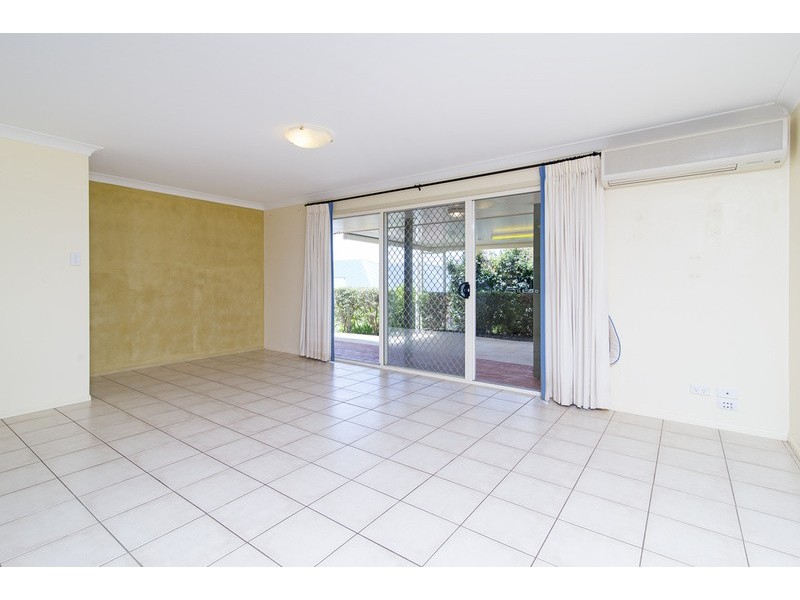 11 Hillcrest Court, Kearneys Spring QLD 4350