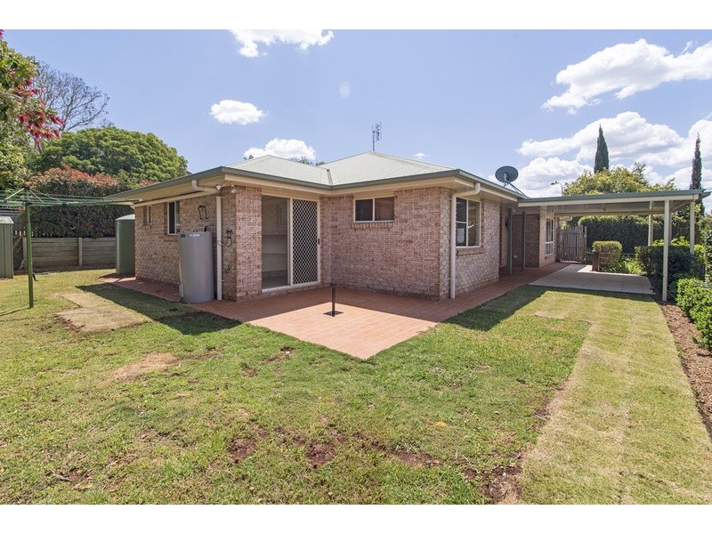 11 Hillcrest Court, Kearneys Spring QLD 4350