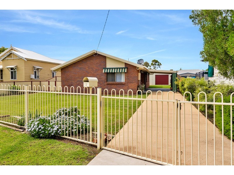 7 Mcdonald Street, Oakey QLD 4401