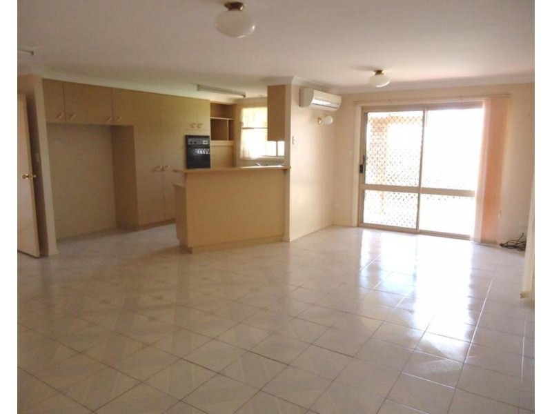 6 Edwin Court, Centenary Heights QLD 4350